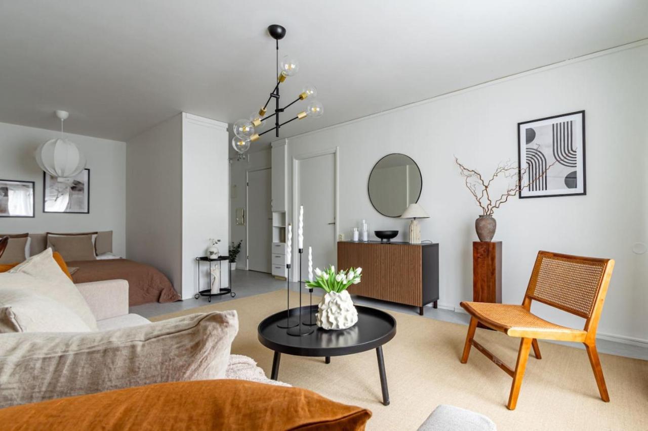 Low-cost In Sofo, Construction Work Apartment *